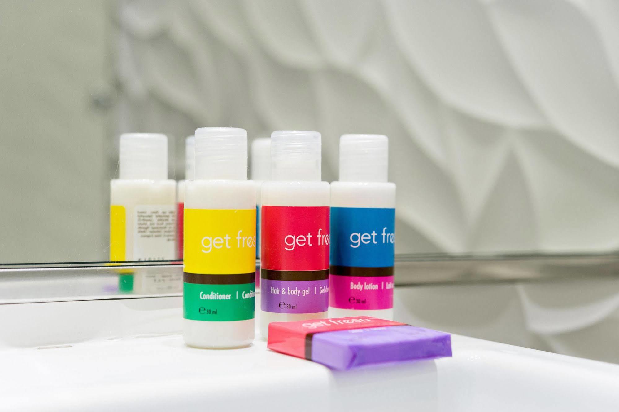 Jardins De Montmartre Hotel Parigi