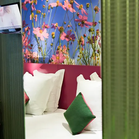 Hotel Jardins De Montmartre 3*
