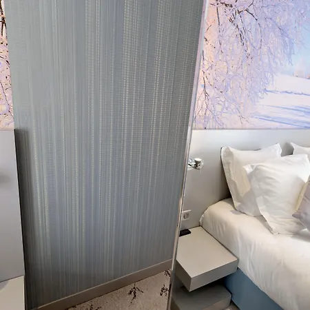 Hotel Jardins De Montmartre 3*