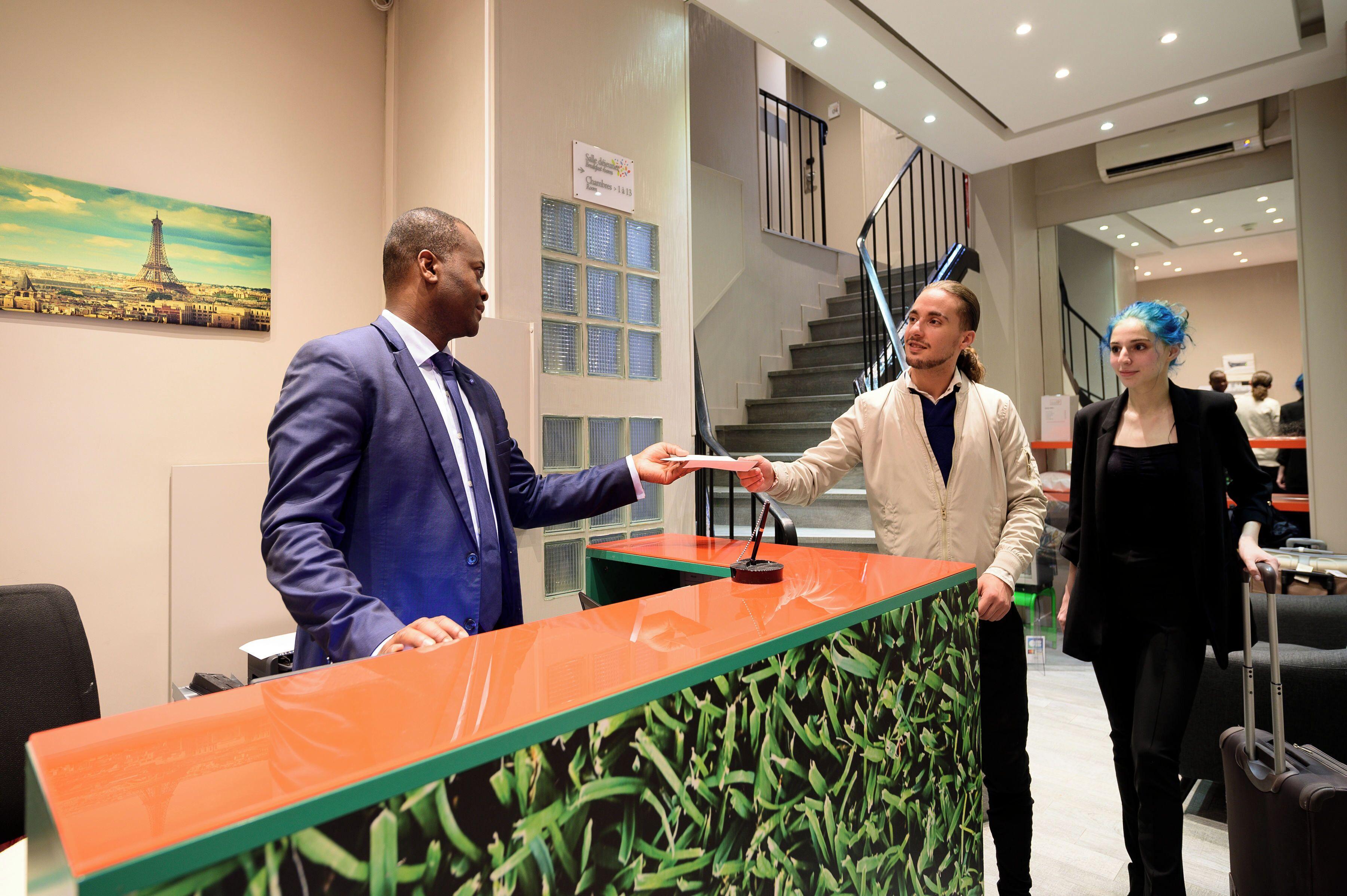 Hotel Jardins De Montmartre 3*